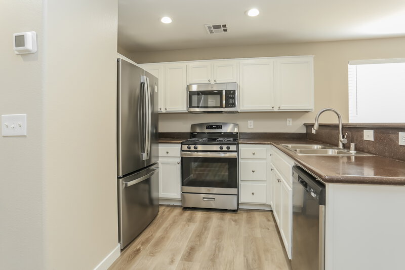 2,070/Mo, 8325 New Leaf Ave Las Vegas, NV 89131 Kitchen View 3