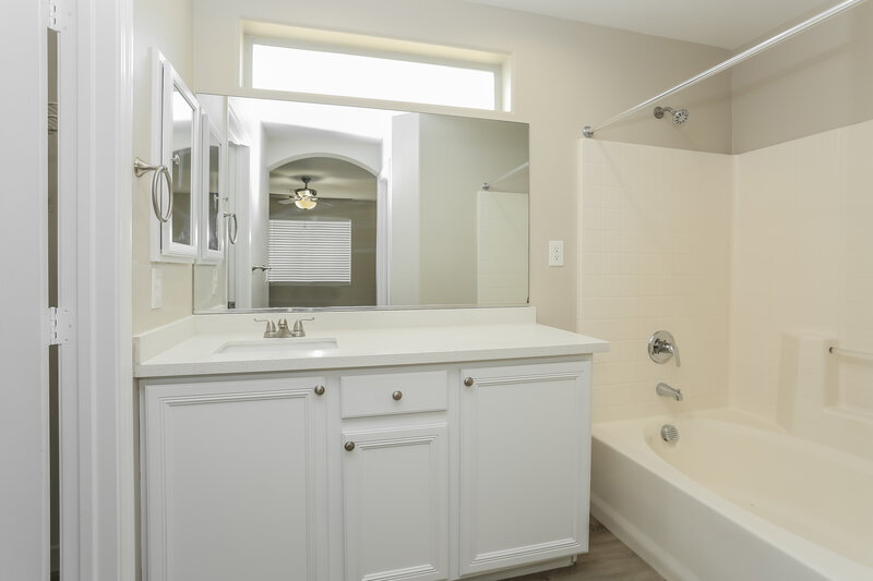 2,070/Mo, 8325 New Leaf Ave Las Vegas, NV 89131 Main Bathroom View