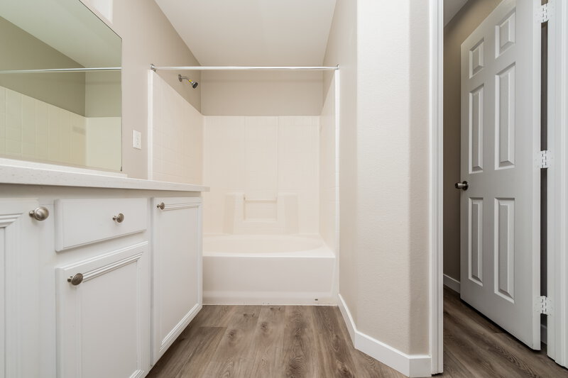 2,130/Mo, 8325 New Leaf Ave Las Vegas, NV 89131 Bathroom View 2