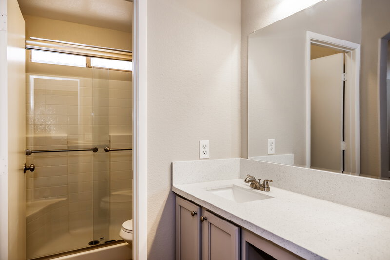 2,185/Mo, 5023 Benezette Ct Las Vegas, NV 89141 Main Bathroom View