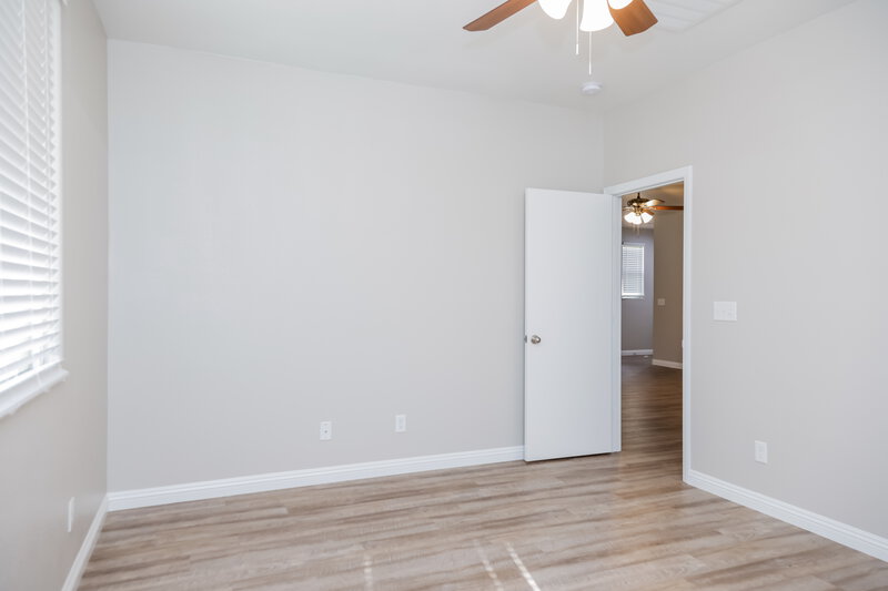 2,165/Mo, 181 Crested Creek Ave Henderson, NV 89011 Main Bedroom View