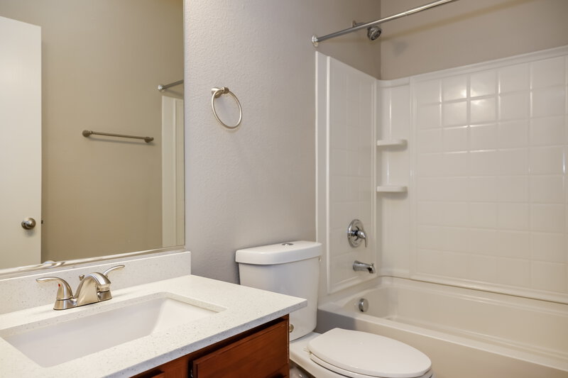 2,165/Mo, 181 Crested Creek Ave Henderson, NV 89011 Main Bathroom View