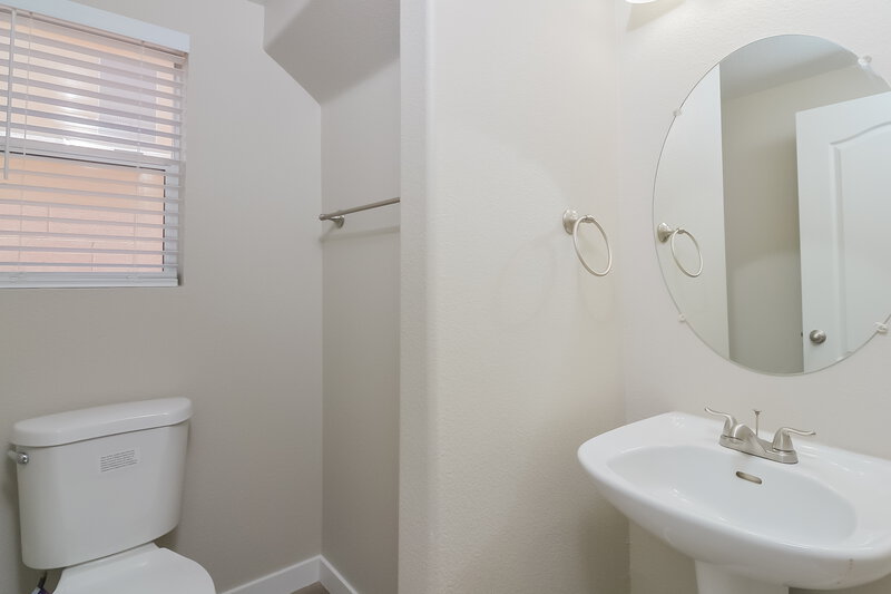 2,345/Mo, 674 Pacific Cascades Drive Henderson, NV 89012 Main Bathroom View 2