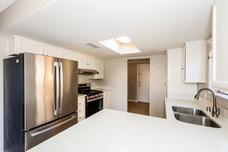 1,990/Mo, 609 Carleton Dr Henderson, NV 89014 Kitchen View