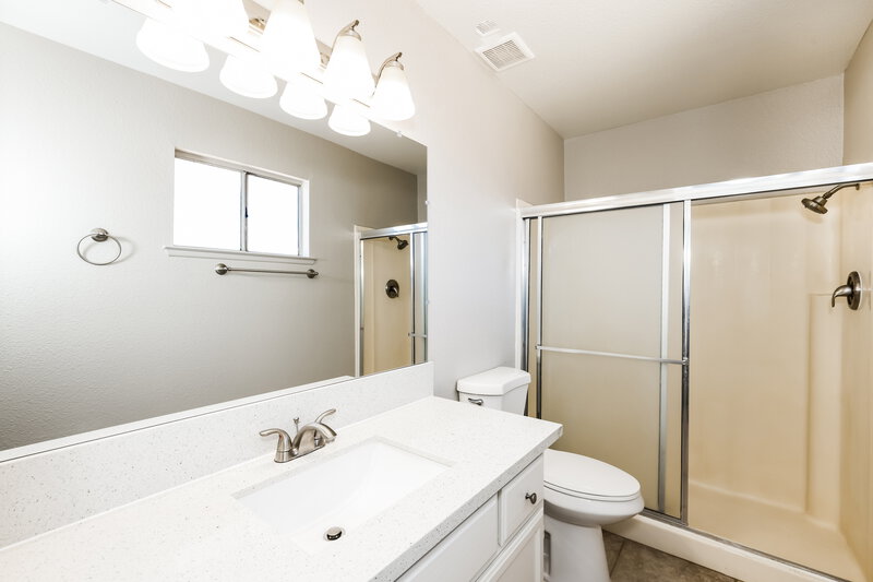 1,990/Mo, 609 Carleton Dr Henderson, NV 89014 Main Bathroom View