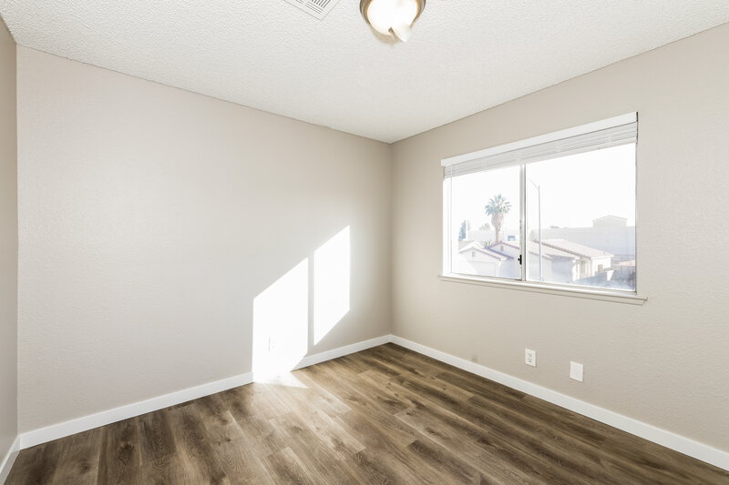 1,990/Mo, 609 Carleton Dr Henderson, NV 89014 Bedroom View 2