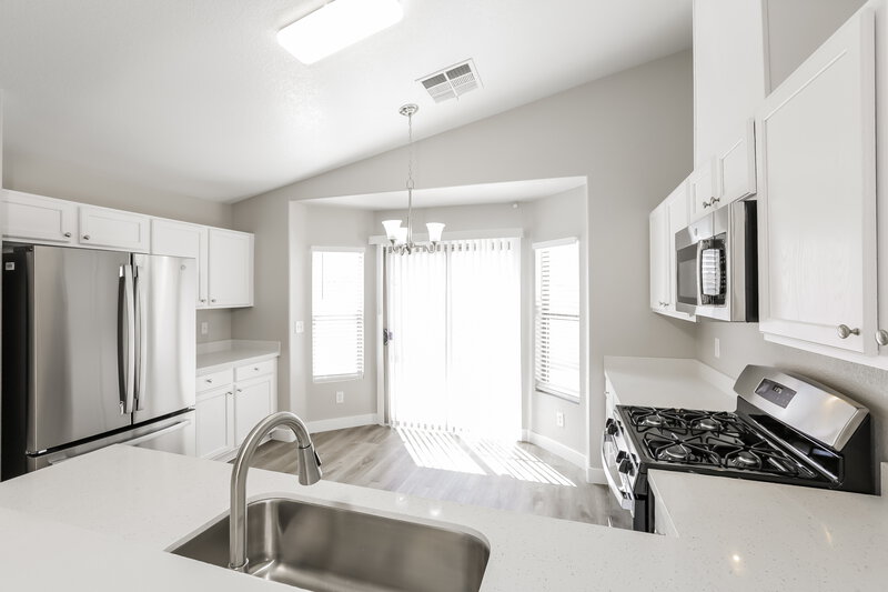2,155/Mo, 6531 Duck Hill Springs Dr Las Vegas, NV 89122 Kitchen View