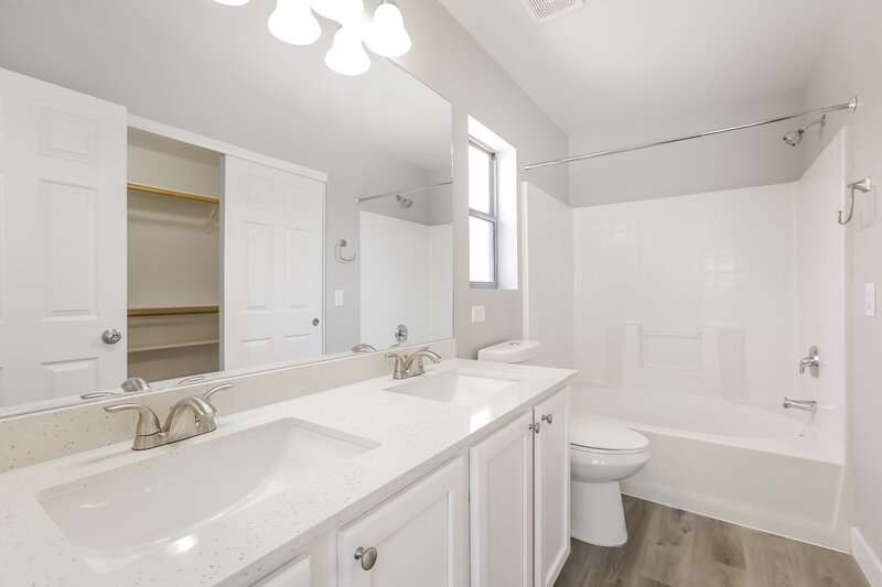 2,155/Mo, 6531 Duck Hill Springs Dr Las Vegas, NV 89122 Main Bathroom View