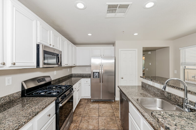 2,205/Mo, 168 Scenic Lookout AVE Henderson, NV 89002 Kitchen View