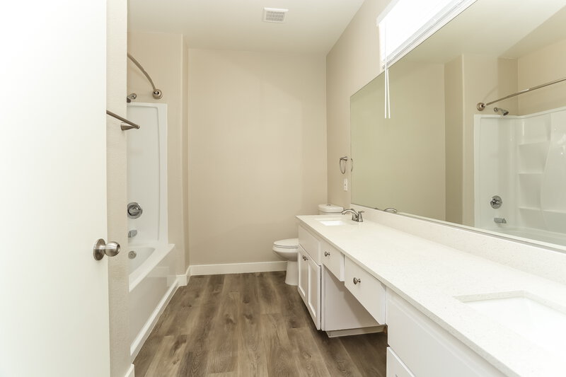 1,795/Mo, 1608 Wendell Williams Ave Las Vegas, NV 89106 Main Bathroom View