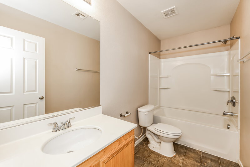2,130/Mo, 3433 Palatine Hills Ave North Las Vegas, NV 89081 Bathroom View