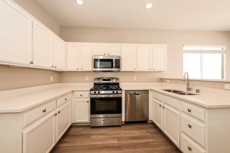 1,945/Mo, 5864 Cape Hatteras Ct Las Vegas, NV 89139 Kitchen View