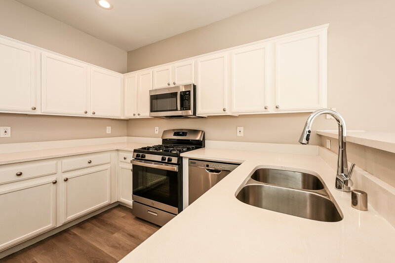 1,945/Mo, 5864 Cape Hatteras Ct Las Vegas, NV 89139 Kitchen View 2
