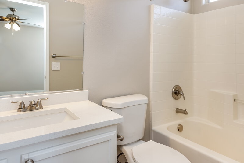 1,860/Mo, 5864 Cape Hatteras Ct Las Vegas, NV 89139 Main Bathroom View
