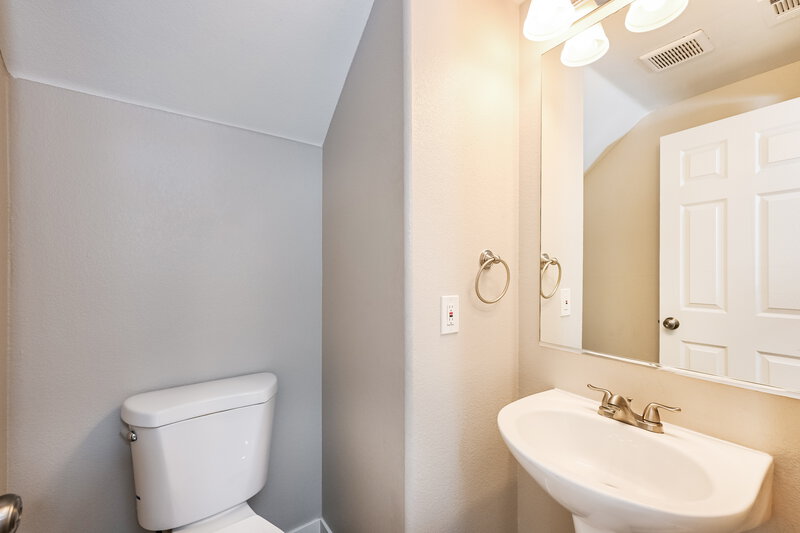 1,945/Mo, 5864 Cape Hatteras Ct Las Vegas, NV 89139 Bathroom View 3
