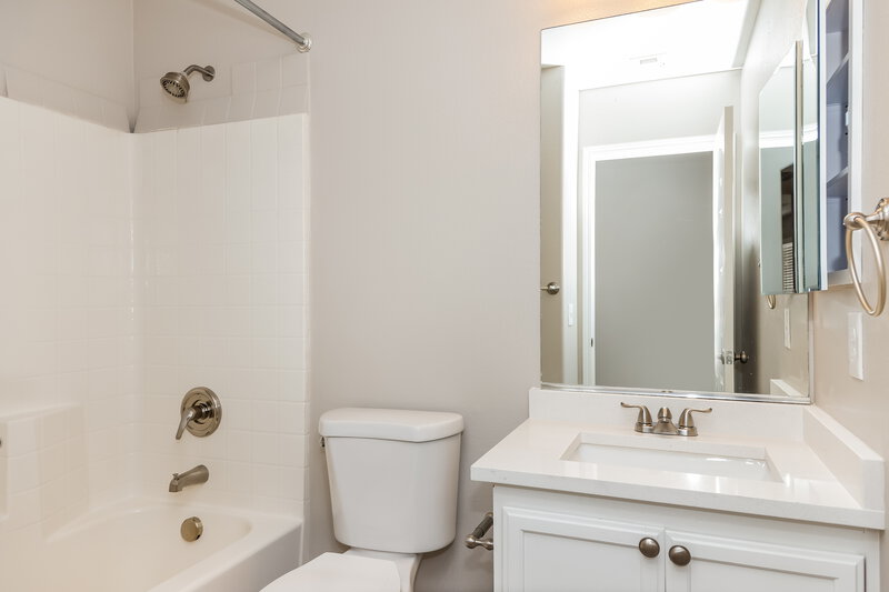 1,860/Mo, 5864 Cape Hatteras Ct Las Vegas, NV 89139 Bathroom View