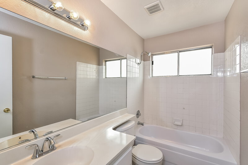 1,950/Mo, 304 Coconut Grove Ct Las Vegas, NV 89145 Bathroom View
