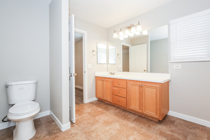2,175/Mo, 8416 Debellis Creek Ct Las Vegas, NV 89131 Main Bathroom View