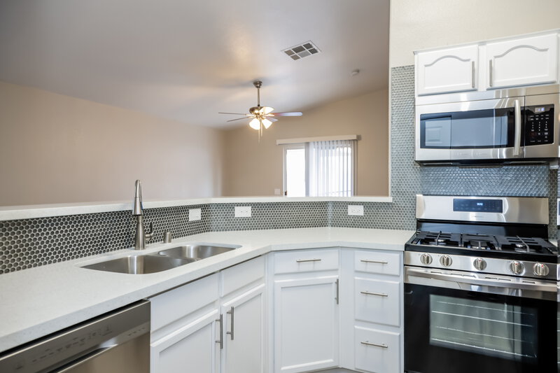 2,105/Mo, 5285 Mineral Lake Dr Las Vegas, NV 89122 Kitchen View