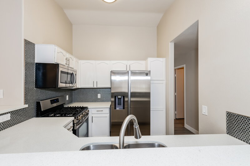 1,860/Mo, 5285 Mineral Lake Dr Las Vegas, NV 89122 Kitchen View 2