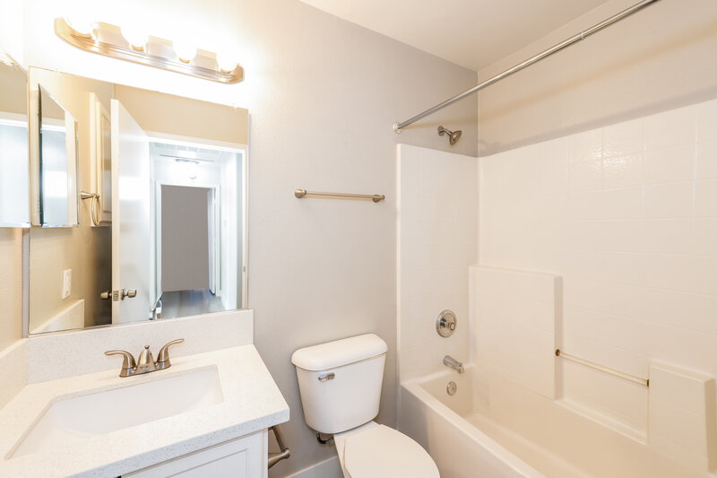 1,860/Mo, 5285 Mineral Lake Dr Las Vegas, NV 89122 Bathroom View