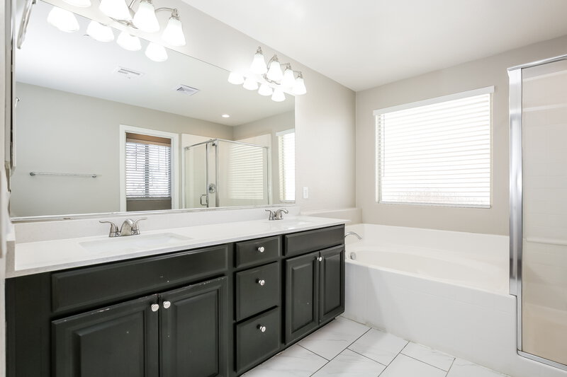 2,065/Mo, 7708 Twirling Yarn Ct Las Vegas, NV 89149 Main Bathroom View 2