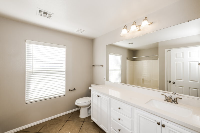 2,415/Mo, 9534 Vast Valley Ave Las Vegas, NV 89148 Main Bathroom View