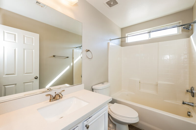 2,415/Mo, 9534 Vast Valley Ave Las Vegas, NV 89148 Bathroom View