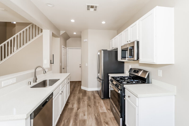 1,795/Mo, 5053 Sagelyn St Las Vegas, NV 89122 Kitchen View