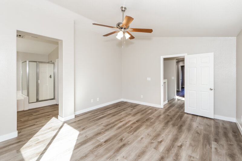 1,795/Mo, 5053 Sagelyn St Las Vegas, NV 89122 Main Bedroom View 2