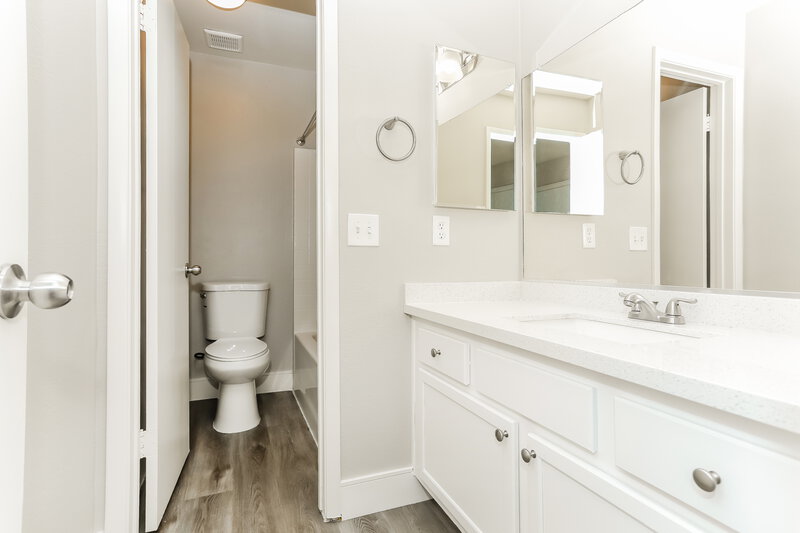2,090/Mo, 7301 Lost Shadow Ct Las Vegas, NV 89131 Bathroom View