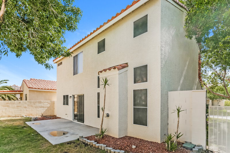 2,090/Mo, 7301 Lost Shadow Ct Las Vegas, NV 89131 Rear View 3