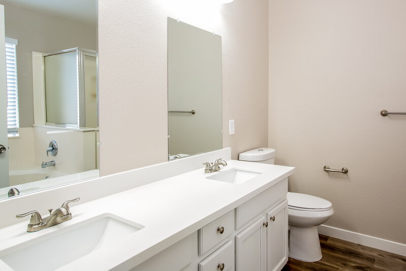 2,990/Mo, 918 Rocky Stone Ave North Las Vegas, NV 89081 Main Bathroom View