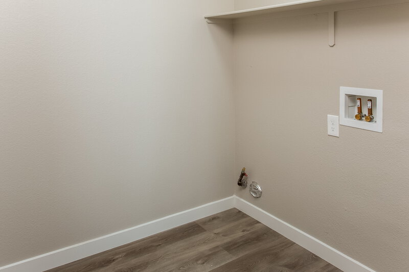 2,990/Mo, 918 Rocky Stone Ave North Las Vegas, NV 89081 Laundry Room View