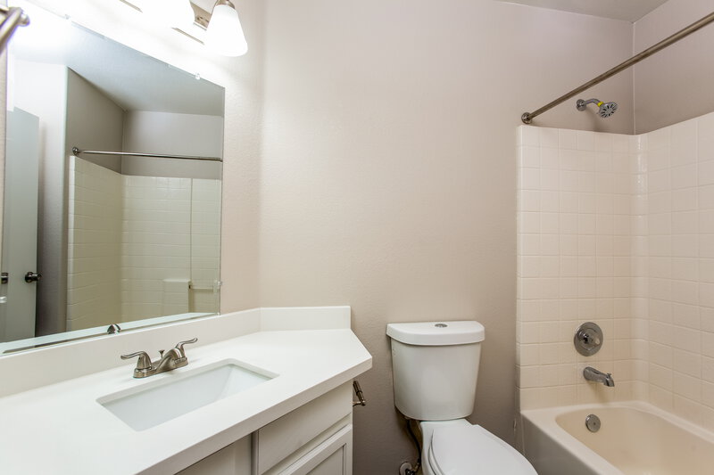 2,990/Mo, 918 Rocky Stone Ave North Las Vegas, NV 89081 Bathroom View