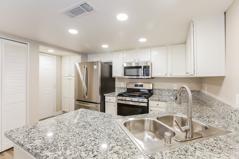 1,935/Mo, 1508 Bellglen Dr Las Vegas, NV 89128 Kitchen View