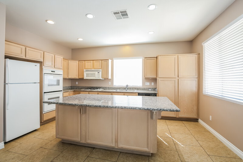 2,850/Mo, 1102 Broomfield Dr Henderson, NV 89074 Kitchen View 2