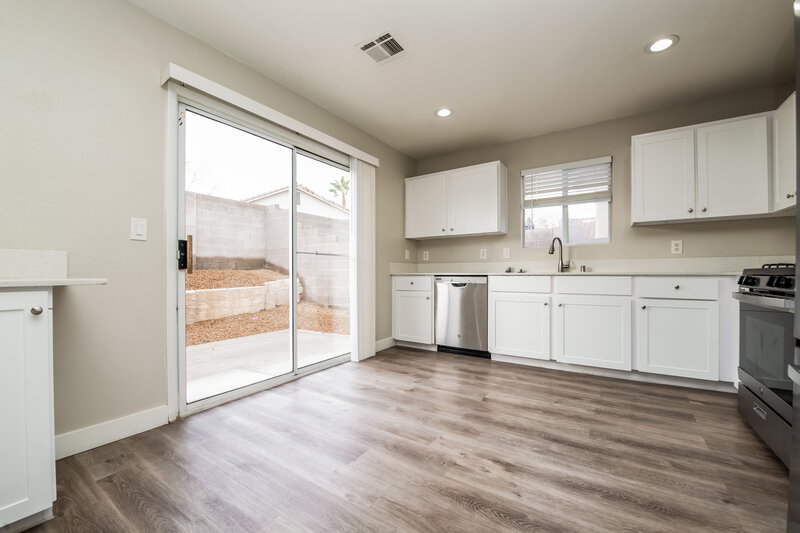 1,855/Mo, 523 Roberta Alecia Avenue North Las Vegas, NV 89031 Kitchen View
