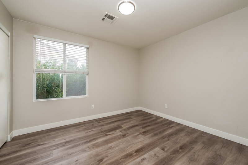 1,855/Mo, 523 Roberta Alecia Avenue North Las Vegas, NV 89031 Bedroom View