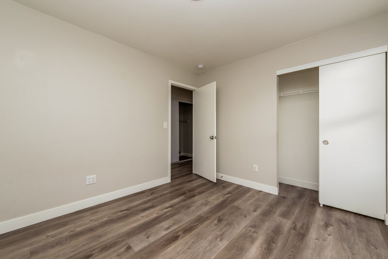 1,855/Mo, 523 Roberta Alecia Avenue North Las Vegas, NV 89031 Bedroom View 2