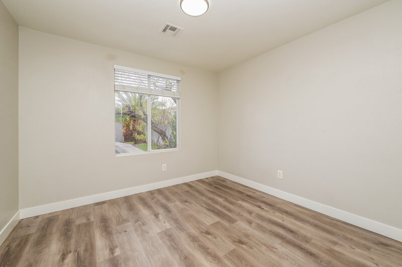 1,855/Mo, 523 Roberta Alecia Avenue North Las Vegas, NV 89031 Bedroom View 3