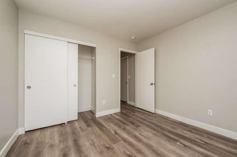 1,855/Mo, 523 Roberta Alecia Avenue North Las Vegas, NV 89031 Bedroom View 4