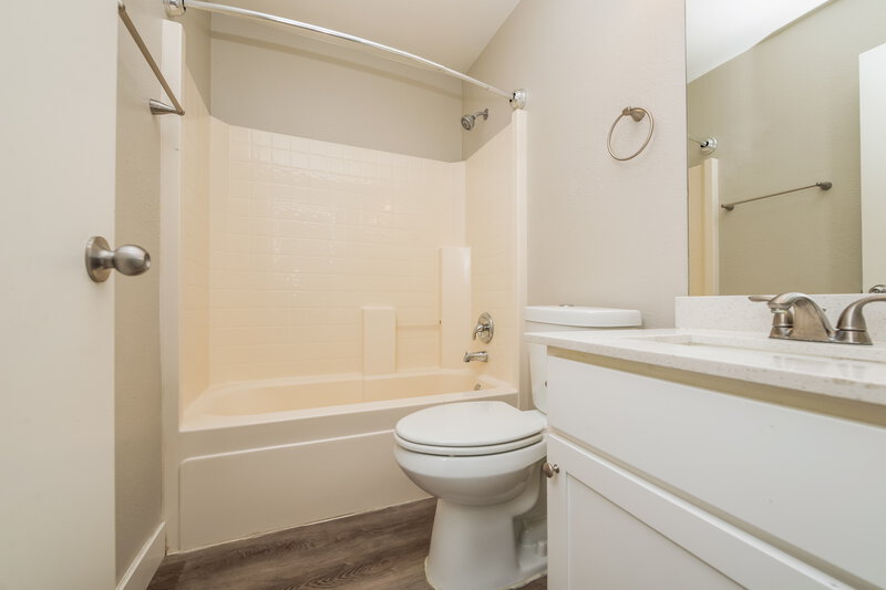1,855/Mo, 523 Roberta Alecia Avenue North Las Vegas, NV 89031 Bathroom View