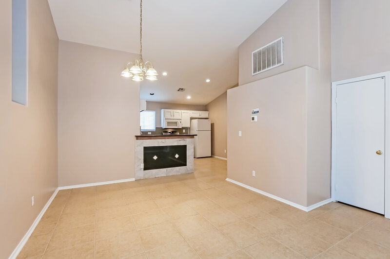 2,090/Mo, 6218 Eliza Ln North Las Vegas, NV 89031 Dining Room View 2