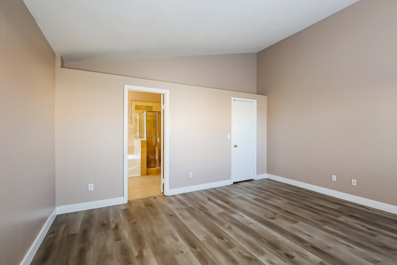2,090/Mo, 6218 Eliza Ln North Las Vegas, NV 89031 Main Bedroom View