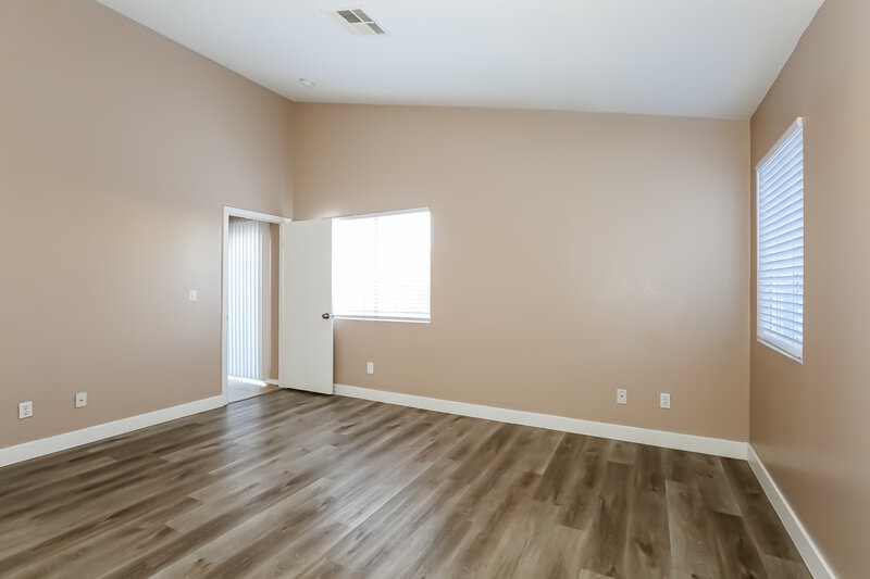 2,090/Mo, 6218 Eliza Ln North Las Vegas, NV 89031 Main Bedroom View 2
