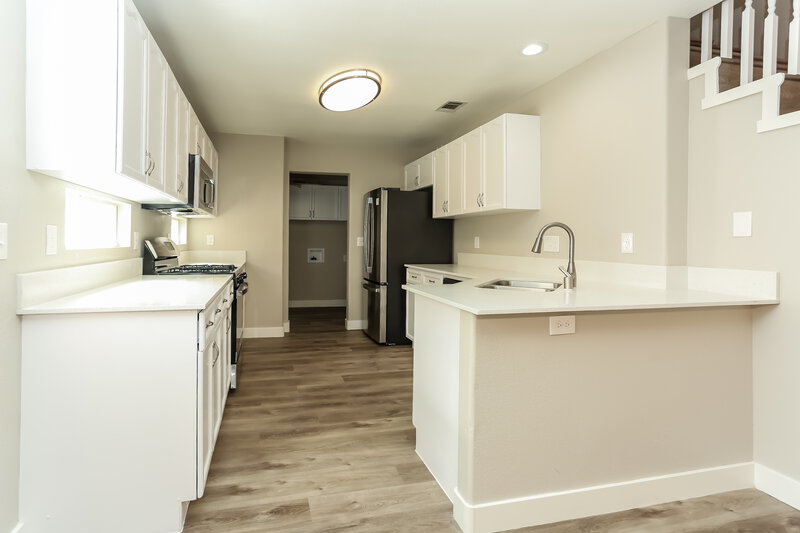2,970/Mo, 3306 Cheltenham Street Las Vegas, NV 89129 Kitchen View