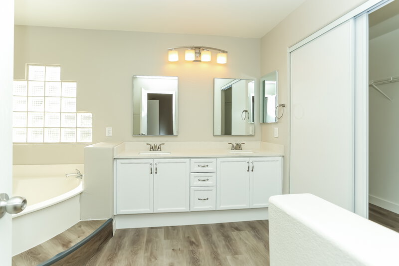 2,970/Mo, 3306 Cheltenham Street Las Vegas, NV 89129 Main Bathroom View