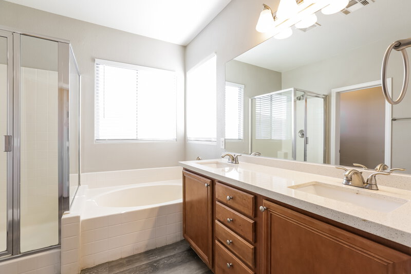 1,965/Mo, 6073 Traviata Ave Las Vegas, NV 89141 Main Bathroom View