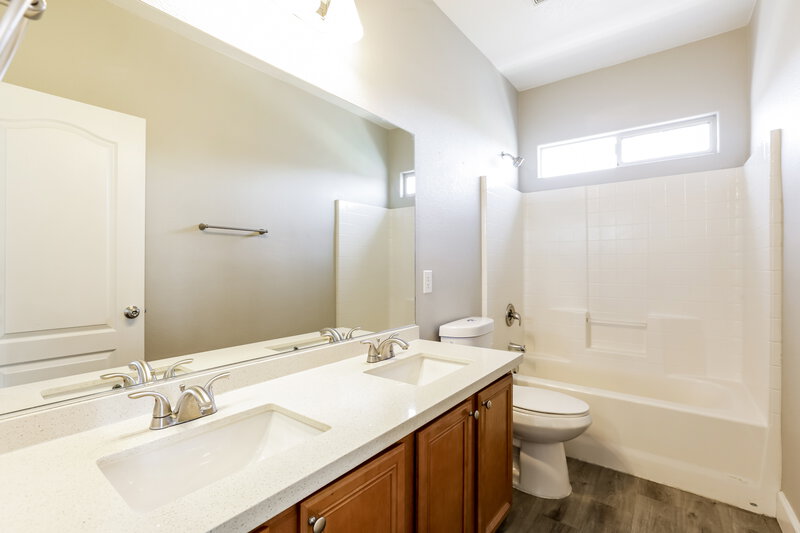1,965/Mo, 6073 Traviata Ave Las Vegas, NV 89141 Main Bathroom View 2
